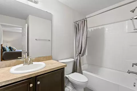 Bath - 2839 Maple Brook Loop, Lutz, FL 33558 photo 4 of 5