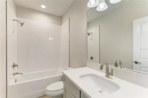 Bath - 10307 Ashaway Dr, Parrish, FL 34219 photo 6 of 6