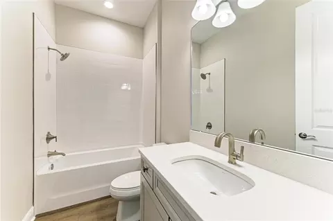 Bath - 10307 Ashaway Dr, Parrish, FL 34219 photo 3 of 6