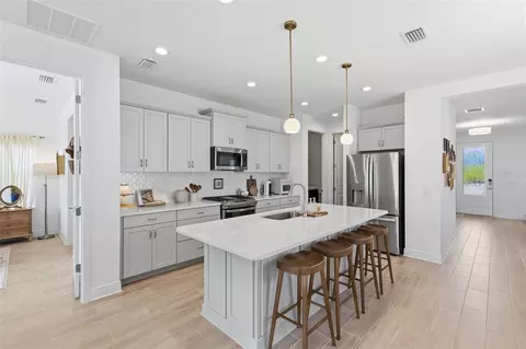 Kitchen - 10141 Spruce River Way, Parrish, FL 34219 photo 4 of 8