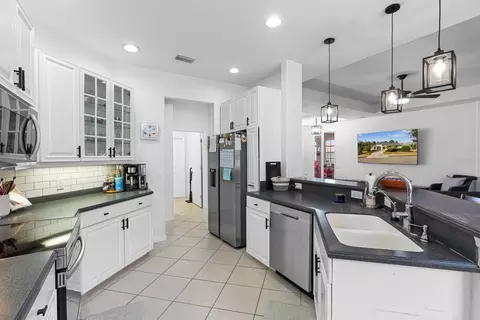 Kitchen - 3019 124th Ave E, Parrish, FL 34219 photo 4 of 4