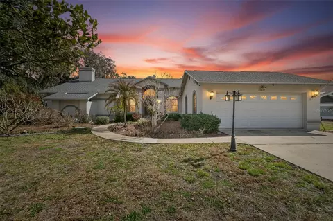 2910 Pine Club Dr, Plant City, FL 33566