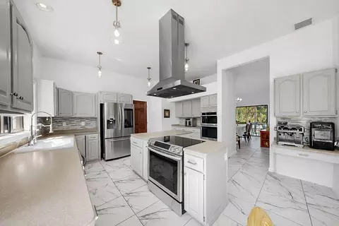 Kitchen - 13607 2nd Ave E, Bradenton, FL 34212 photo 9 of 14