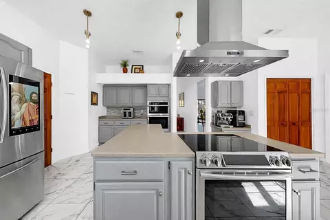 Kitchen - 13607 2nd Ave E, Bradenton, FL 34212 photo 3 of 14