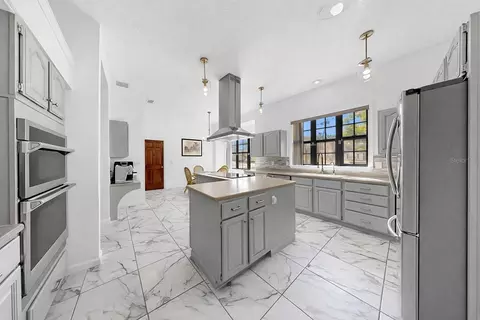 Kitchen - 13607 2nd Ave E, Bradenton, FL 34212 photo 10 of 14