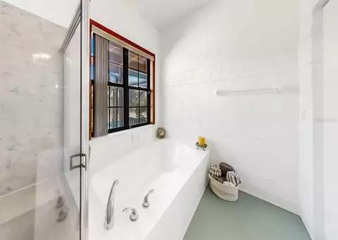 Bath - 13607 2nd Ave E, Bradenton, FL 34212 photo 5 of 12