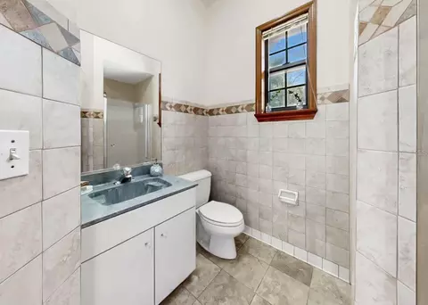 Bath - 13607 2nd Ave E, Bradenton, FL 34212 photo 1 of 12