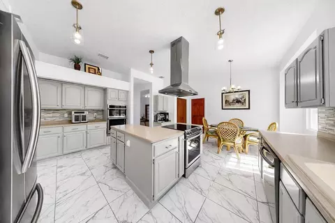 Kitchen - 13607 2nd Ave E, Bradenton, FL 34212 photo 2 of 14