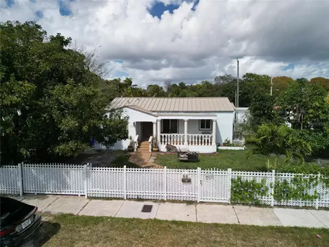 1011 NW 44th St, Miami, FL 33127