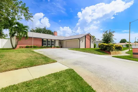 9275 133rd St, Seminole, FL 33776