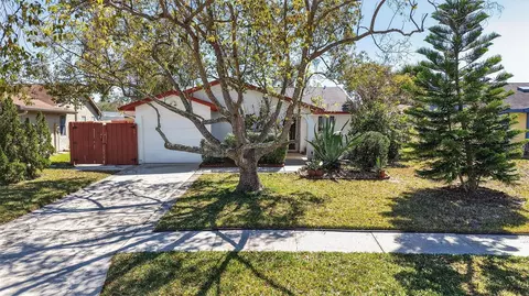 215 Lake Charles Ct, Oldsmar, FL 34677