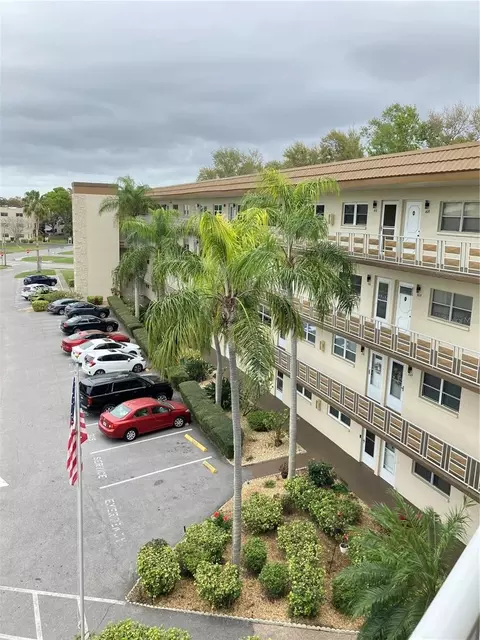 5725 80th St N #408, Saint Petersburg, FL 33709