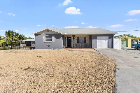 824 Seabreeze Dr, Ruskin, FL 33570