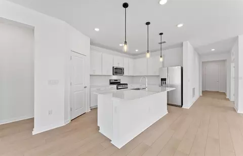 Kitchen - 9839 Crescent Moon Dr, Riverview, FL 33578 photo 1 of 2