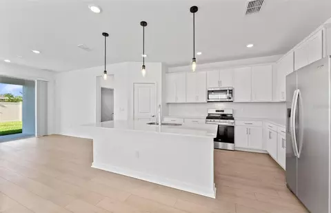 Kitchen - 9839 Crescent Moon Dr, Riverview, FL 33578 photo 2 of 2