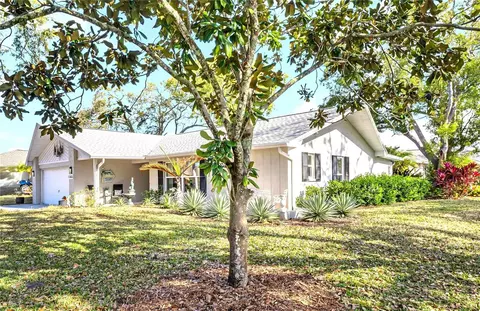 1303 Glengarry Dr, Palm Harbor, FL 34684