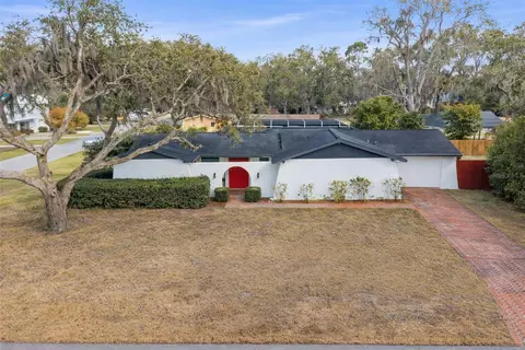 18709 Lake Commiston Dr, Lutz, FL 33549