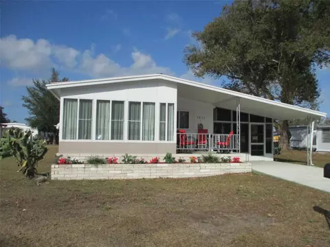 4611 Orange Blossom Dr, Zephyrhills, FL 33542