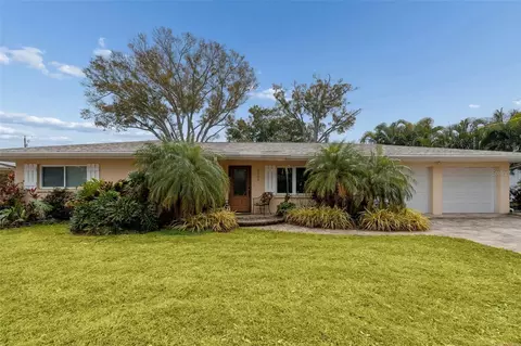 2268 Indian Ave N, Belleair Bluffs, FL 33770