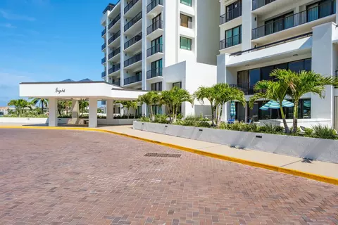 8 Belleview Blvd #108, Belleair, FL 33756