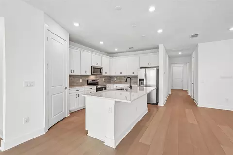 Kitchen - 9927 Johnson Oaks Gln, Parrish, FL 34219 photo 2 of 2