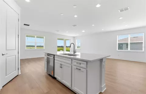 Kitchen - 9939 Johnson Oaks Gln, Parrish, FL 34219 photo 2 of 2