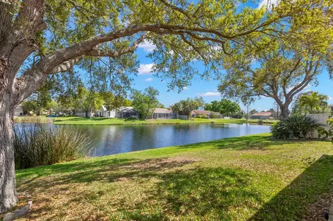 523 Padua Cir NE, Saint Petersburg, FL 33703