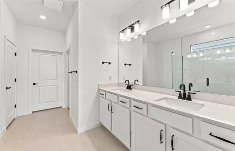 Bath - 9931 Johnson Oaks Gln, Parrish, FL 34219 photo 1 of 4