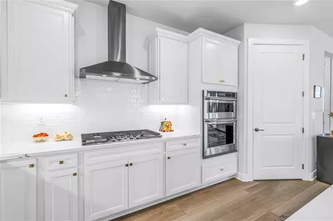 Kitchen - 8721 Ocean Tides Cv, Parrish, FL 34219 photo 3 of 11