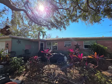 8672 78th Pl, Seminole, FL 33777