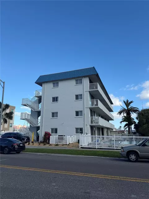 800 Bayway Blvd #16, Clearwater Beach, FL 33767