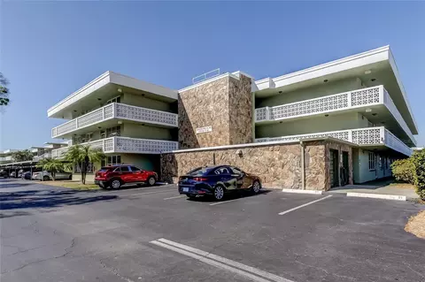 4710 Bay St NE #204, Saint Petersburg, FL 33703