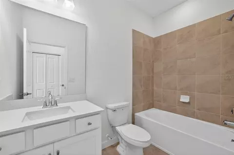 Bath - 3205 Pineberry Xing, Parrish, FL 34219 photo 3 of 3