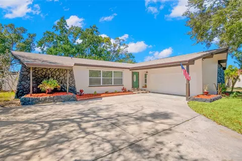 650 Pinecrest Dr, Largo, FL 33770