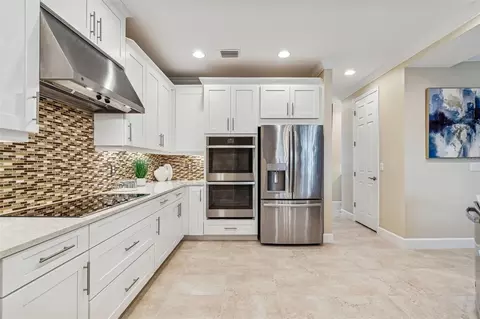 Kitchen - 7447 Lancaster Loop, Wesley Chapel, FL 33545 photo 4 of 7