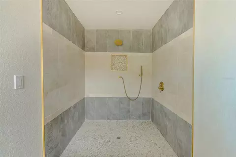 Bath - 2171 Beecher Rd, Clearwater, FL 33763 photo 4 of 7