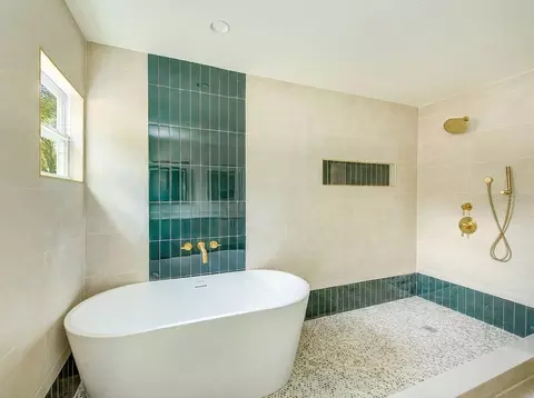 Bath - 2171 Beecher Rd, Clearwater, FL 33763 photo 1 of 7