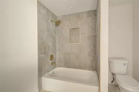Bath - 2171 Beecher Rd, Clearwater, FL 33763 photo 7 of 7