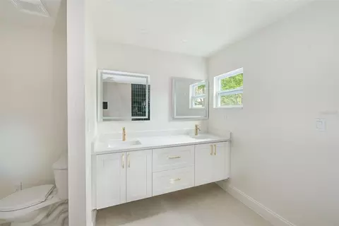 Bath - 2171 Beecher Rd, Clearwater, FL 33763 photo 2 of 7