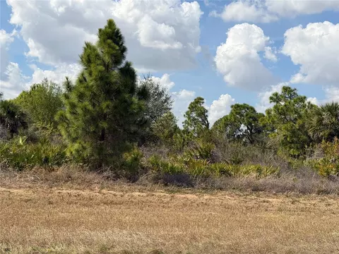 524 Columbus Blvd S, Lehigh Acres, FL 33974