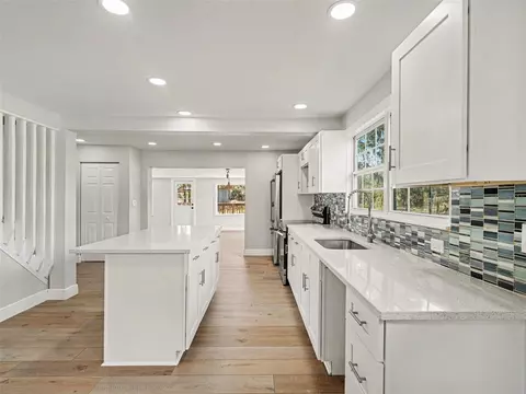 Kitchen - 6305 Jim Davis Rd, Parrish, FL 34219 photo 2 of 2