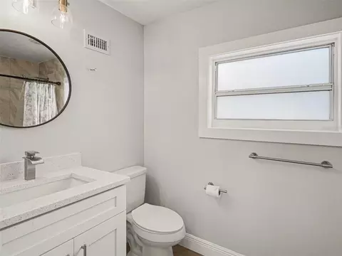 Bath - 6305 Jim Davis Rd, Parrish, FL 34219 photo 2 of 3