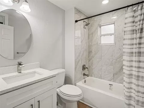 Bath - 6305 Jim Davis Rd, Parrish, FL 34219 photo 1 of 3