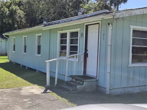 171 N Putnam Grove Rd, Oak Hill, FL 32759