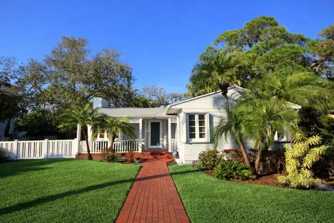 220 Lyndhurst St, Dunedin, FL 34698