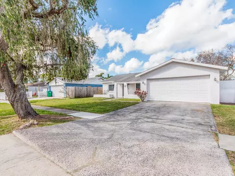 12410 Cumberland Dr, Largo, FL 33773
