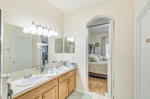 Bath - 763 Star Pointe Dr, Seffner, FL 33584 photo 4 of 5