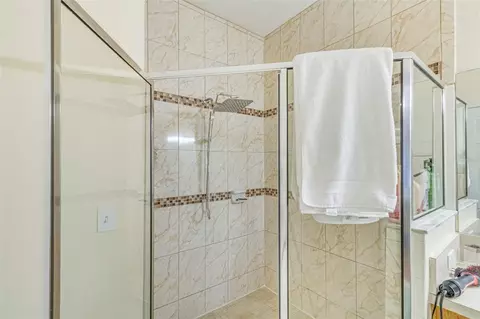 Bath - 763 Star Pointe Dr, Seffner, FL 33584 photo 3 of 5
