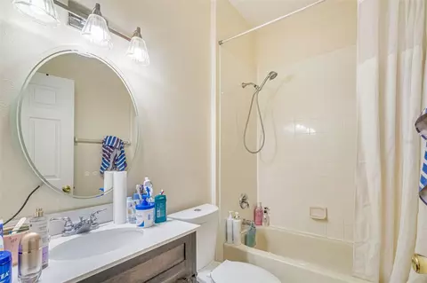 Bath - 763 Star Pointe Dr, Seffner, FL 33584 photo 1 of 5