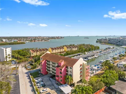 1750 Harbor Pl S #202, South Pasadena, FL 33707